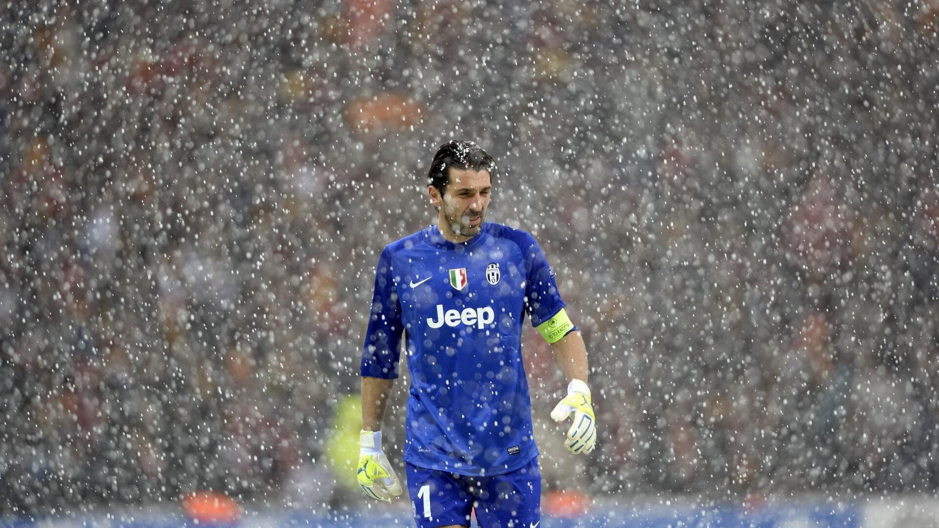 伊朗男足在巴黎奥运会上展现出强大的团队协作能力,伊朗足球运动员