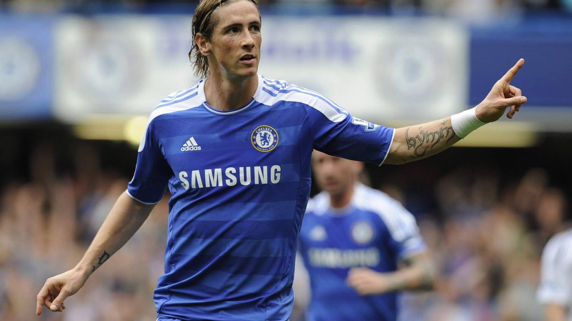 “武汉马拉松赛场：挑战自我，打破极限”